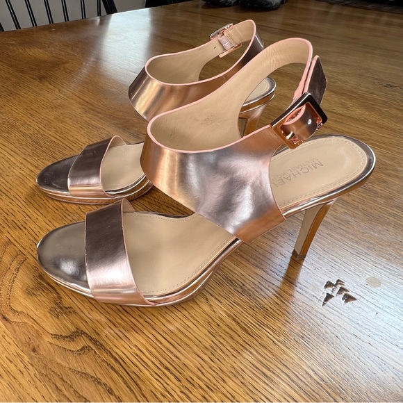 ⭐️ Michael Kors Rose Gold Metallic Leather Heels Pumps Shoes Sandal Size 7M - Picture 4 of 11